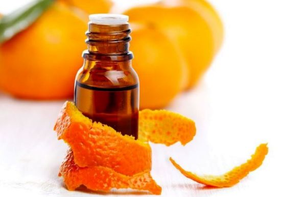 Organic Sweet Orange Essential Oil is very uplifting and has a fresh, sweet, citrus aroma. This oil encourages positivity and promotes relaxation.